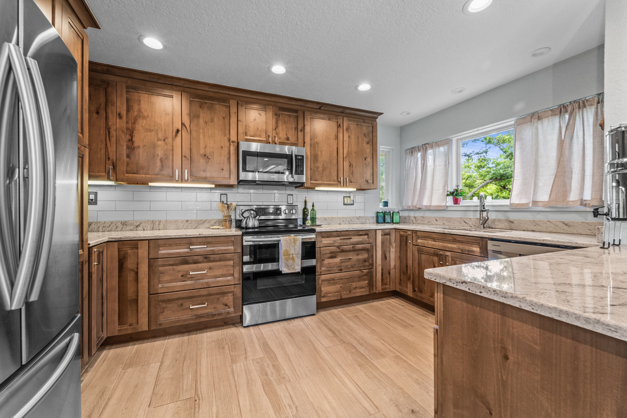 KIT 12869 Poinsettia Ave 134