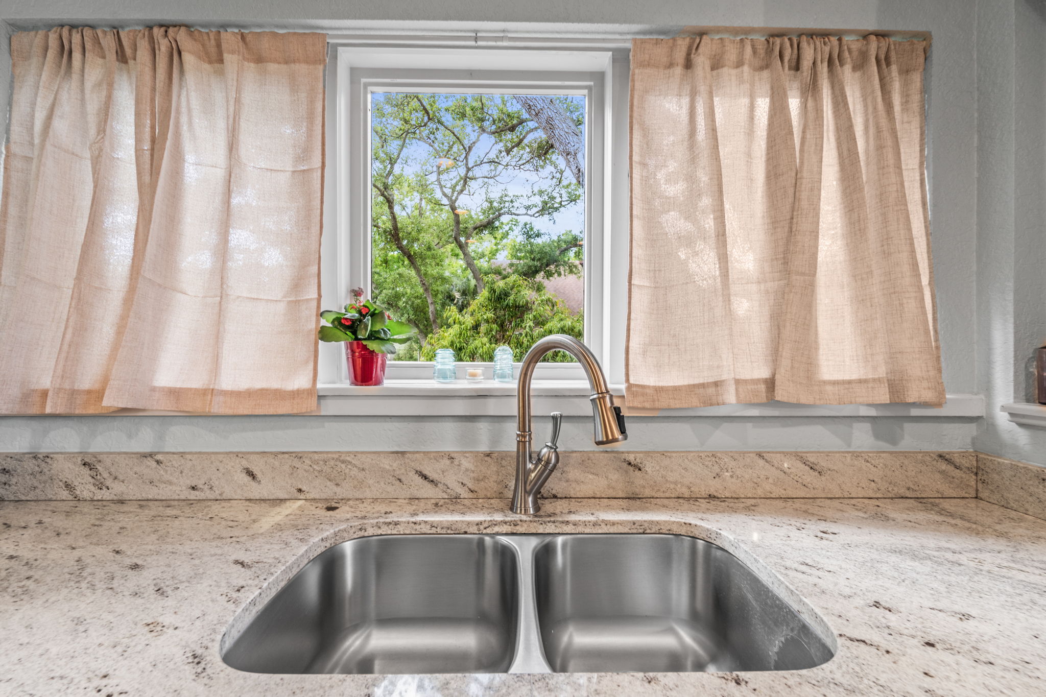 KIT 12869 Poinsettia Ave 137