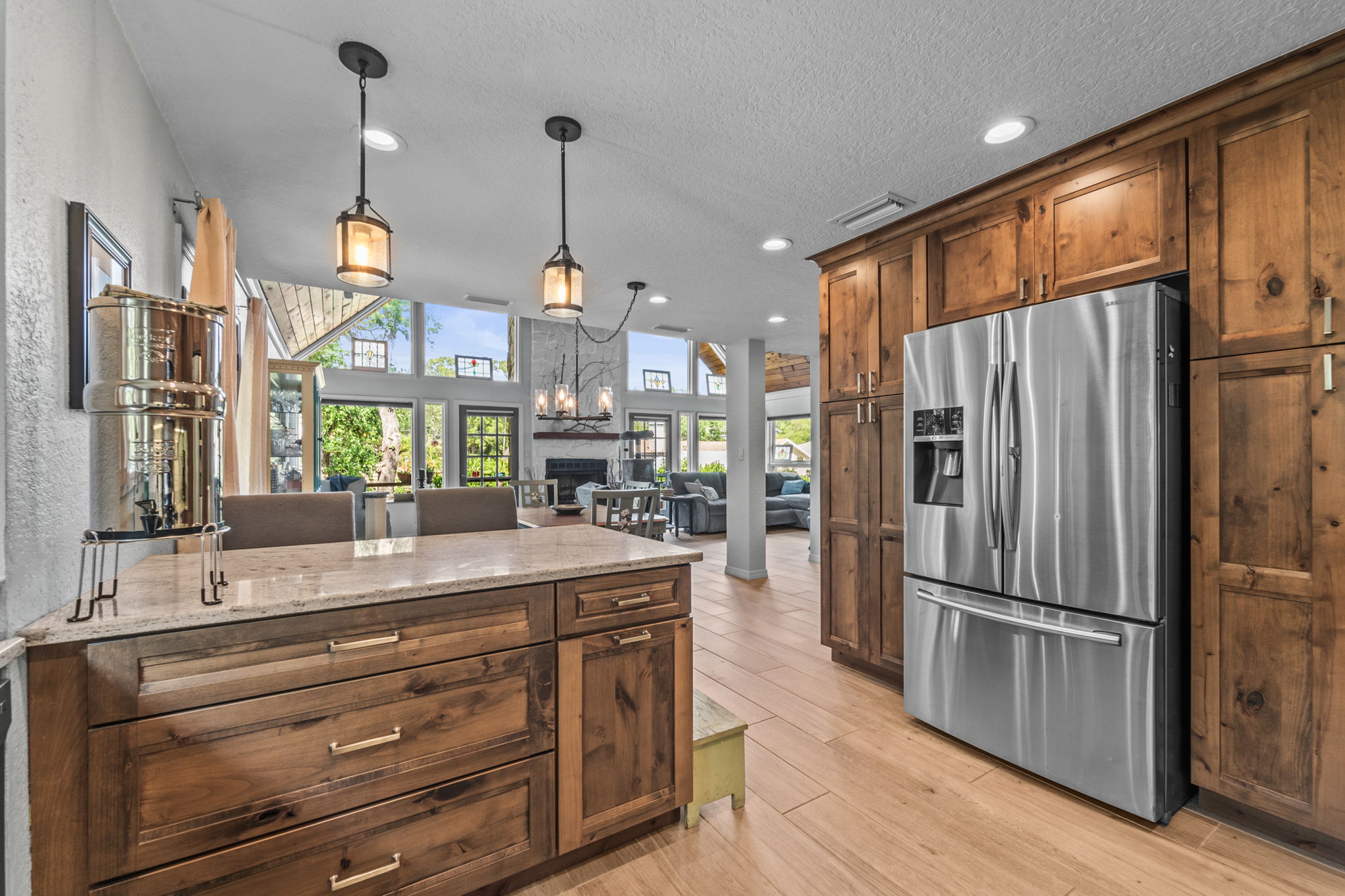 KIT 12869 Poinsettia Ave 143