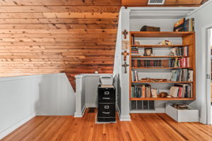 STAIRS 12869 Poinsettia Ave 065