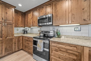 KIT 12869 Poinsettia Ave 140