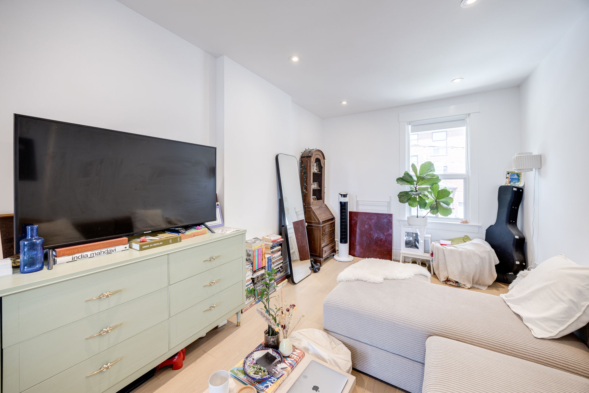 Toronto property showcase — delivered property photograph 35