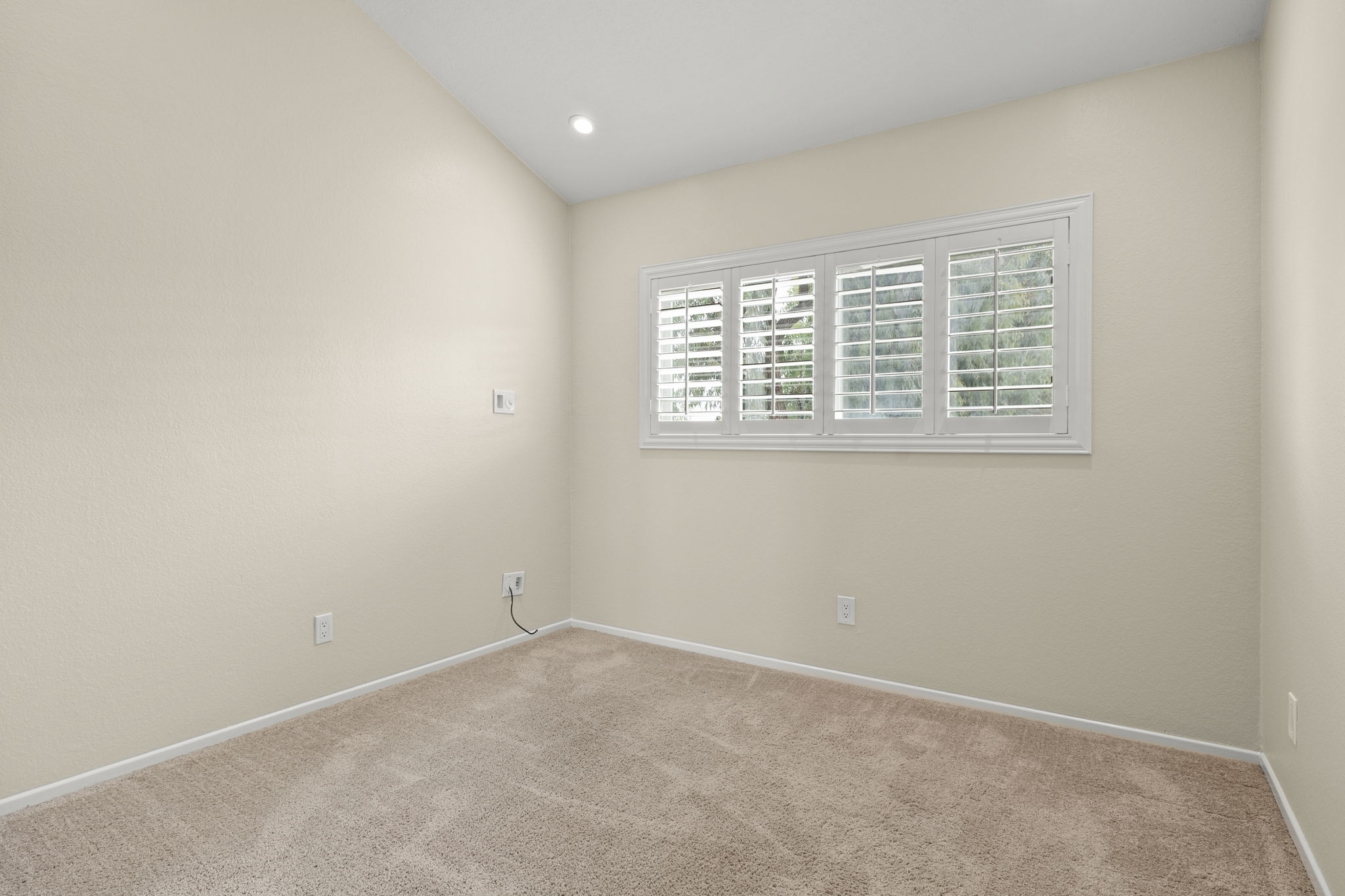 BR #3 on mid-level has mirrored closet doors, plantation shutters, vaulted ceiling & recessed lighting.