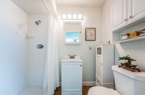 Bathroom 1a