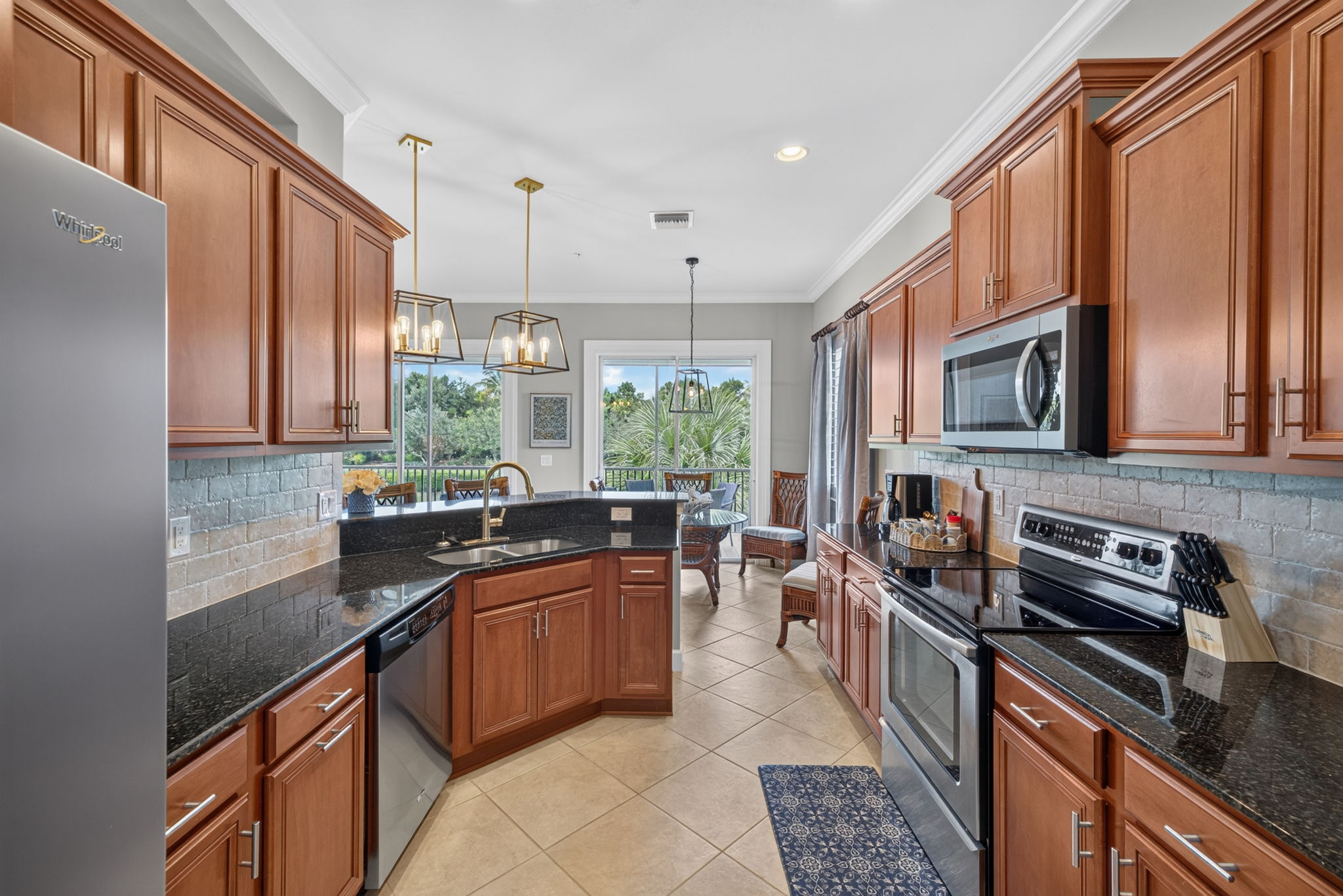 Kitchen 2 of 4
