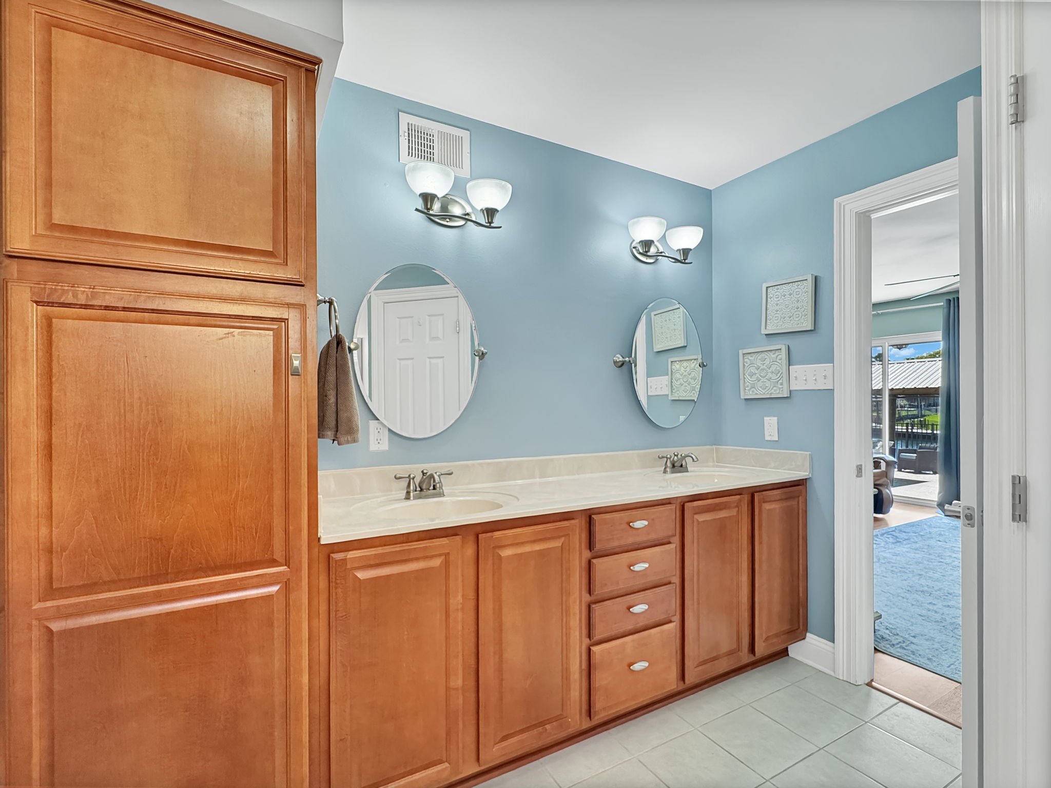 Ensuite Bath_Dual Vanity