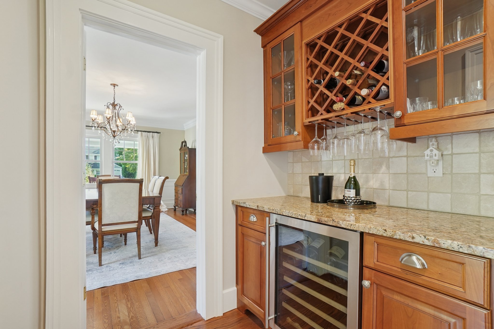 Perfectly placed coffee bar—or bar bar—tucked just off the kitchen. Morning lattes, evening cocktails, and everything in between, right where you need it.