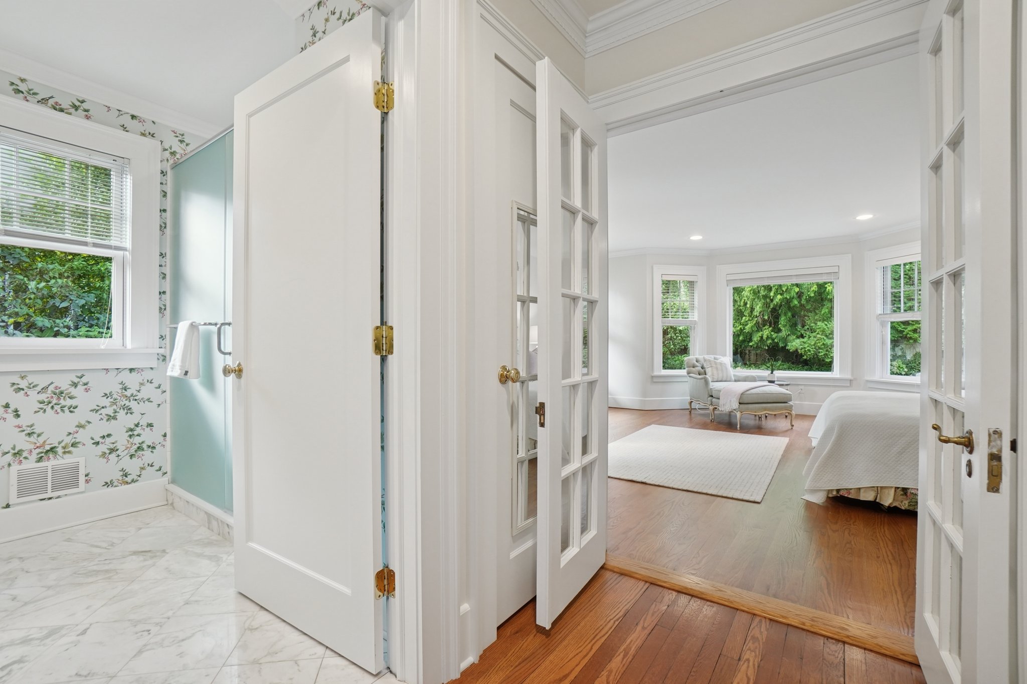 The first floor ensuite is so inviting.  Your guests will never leave!