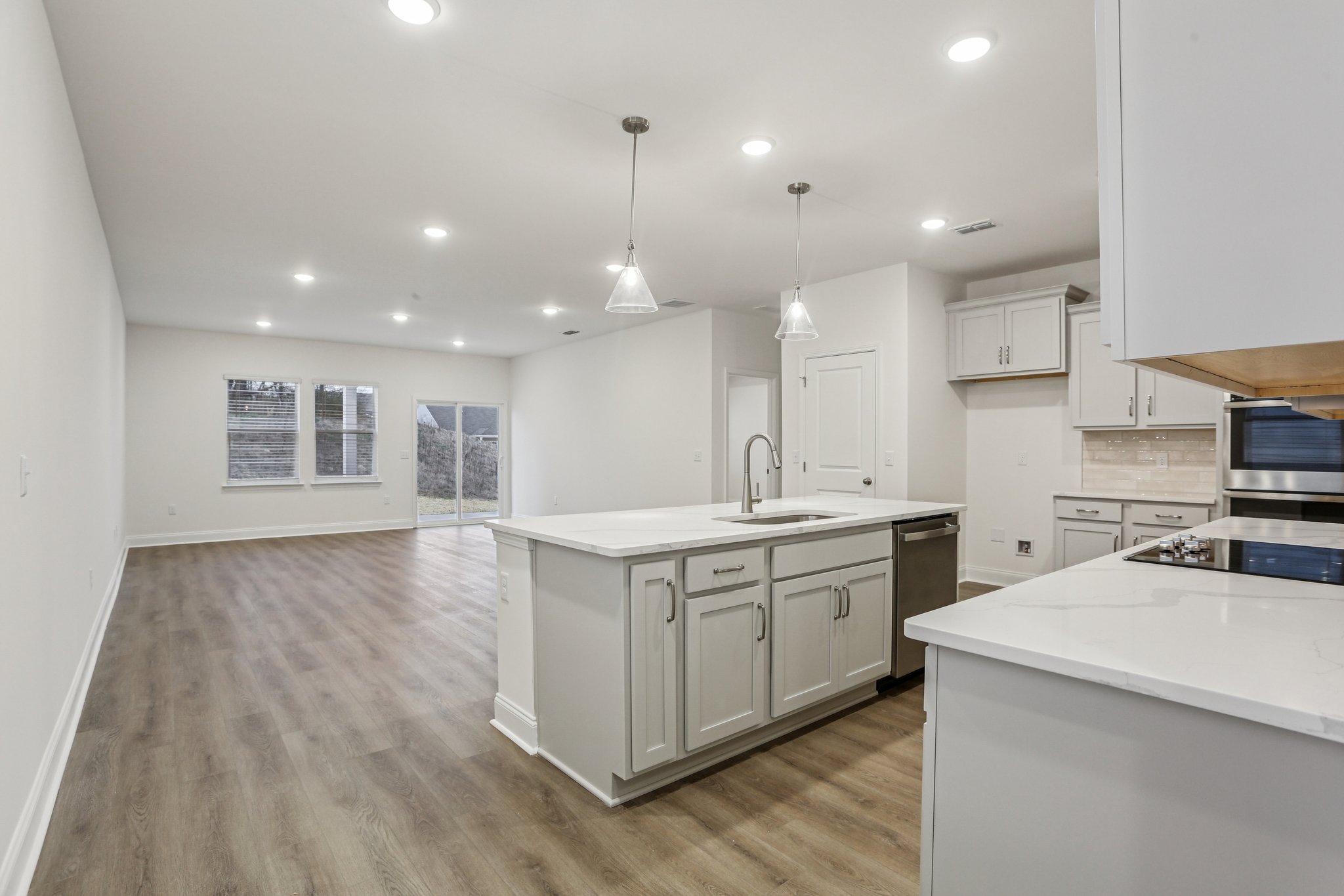 Dahlia Dr-S0303-012.jpg