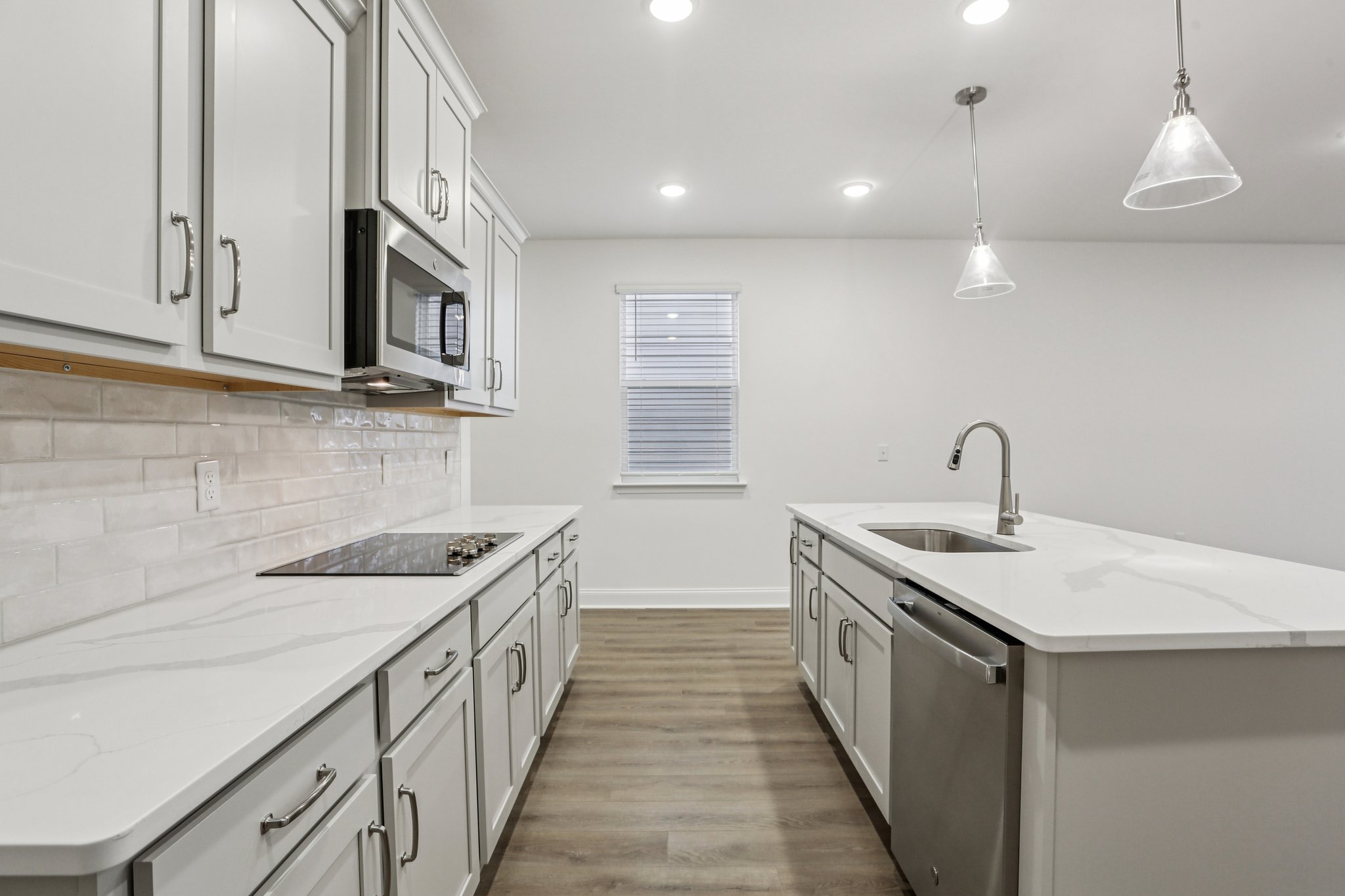 Dahlia Dr-S0303-015.jpg