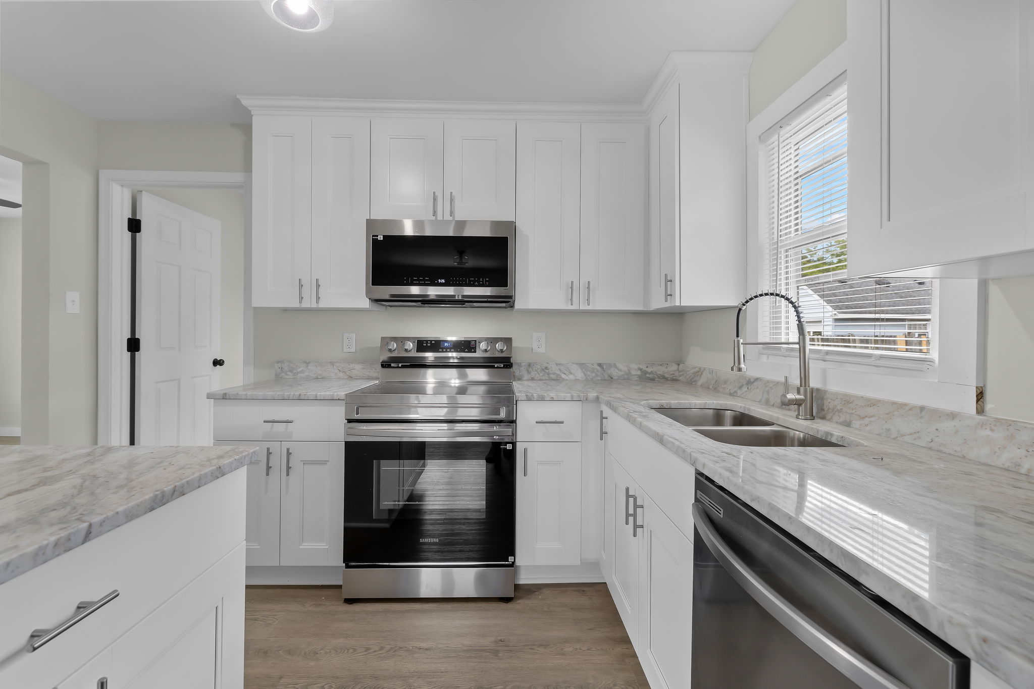  Photo 34