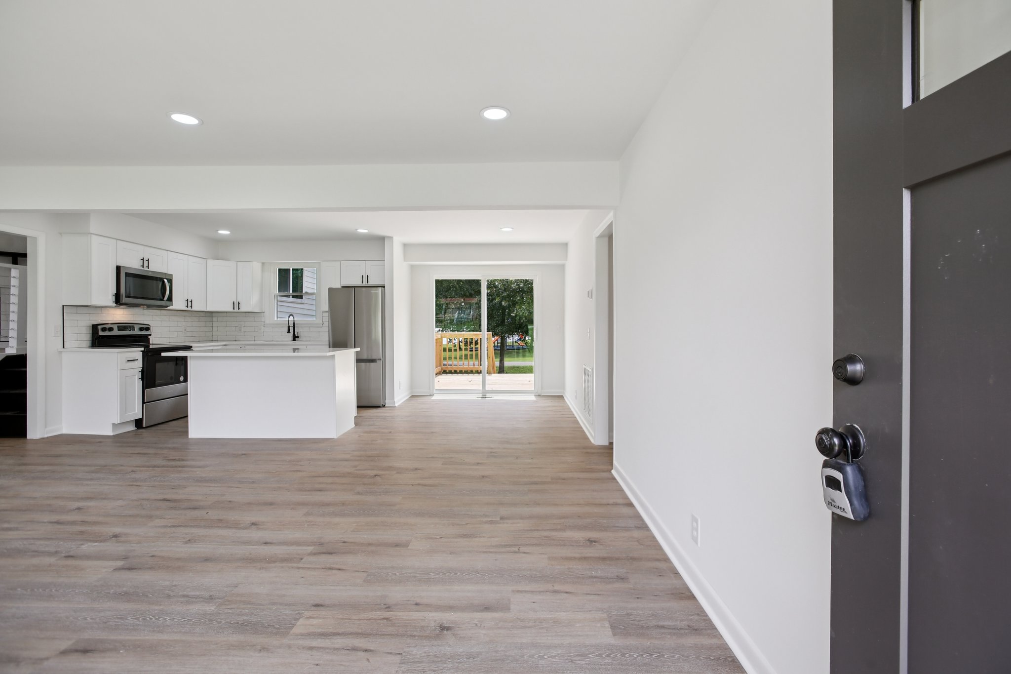 Lake Point Dr-S1907-014.jpg
