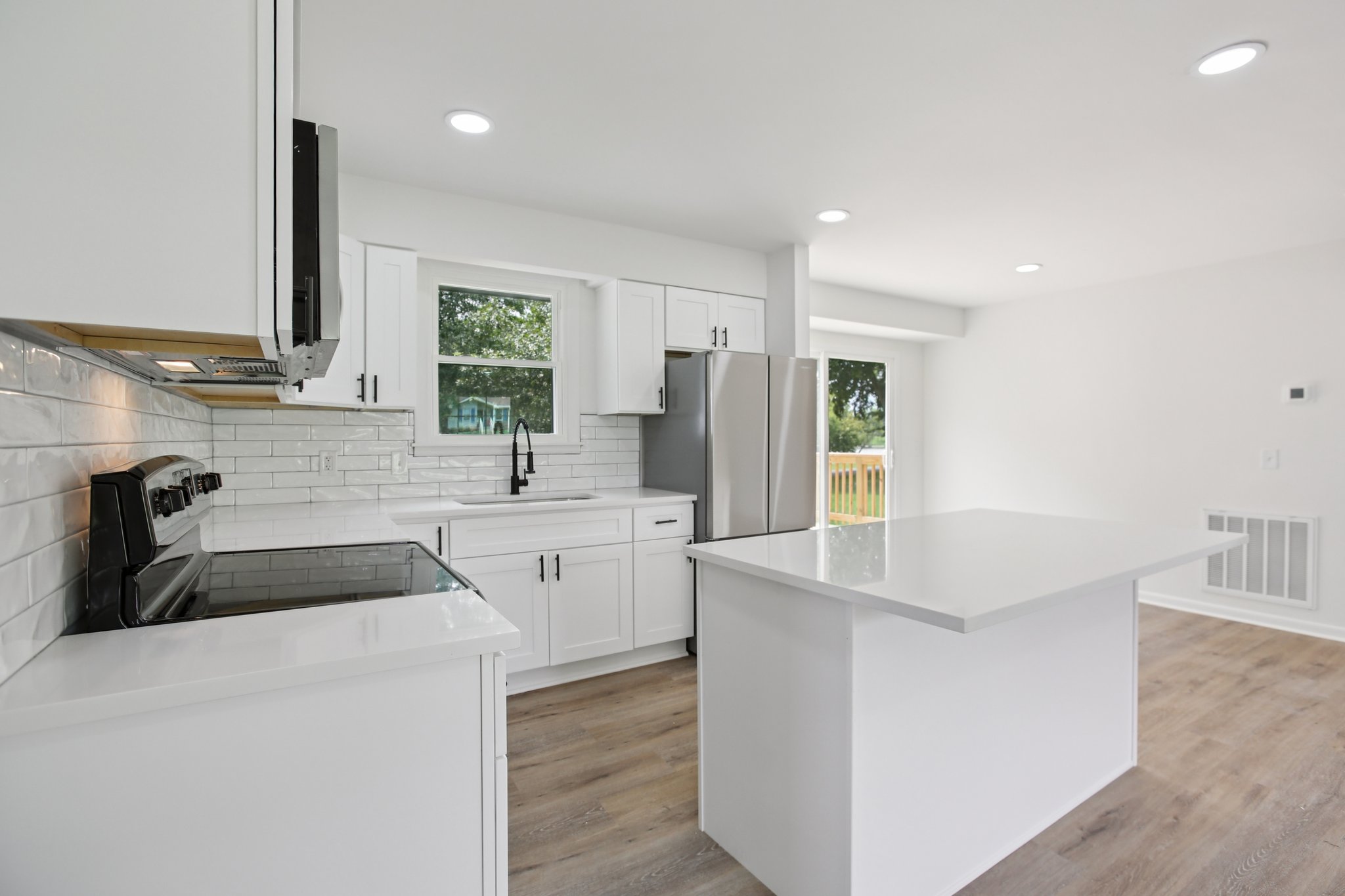 Lake Point Dr-S1907-022.jpg