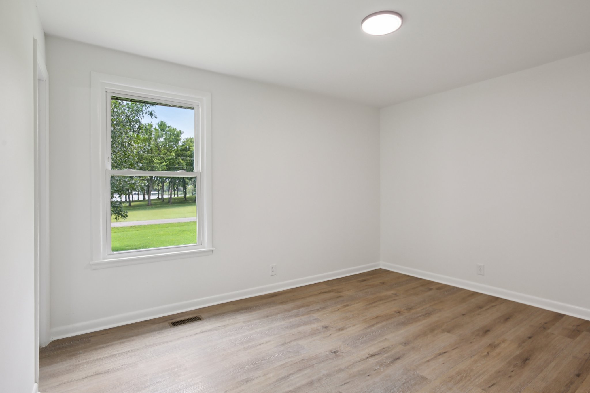 Lake Point Dr-S1907-033.jpg