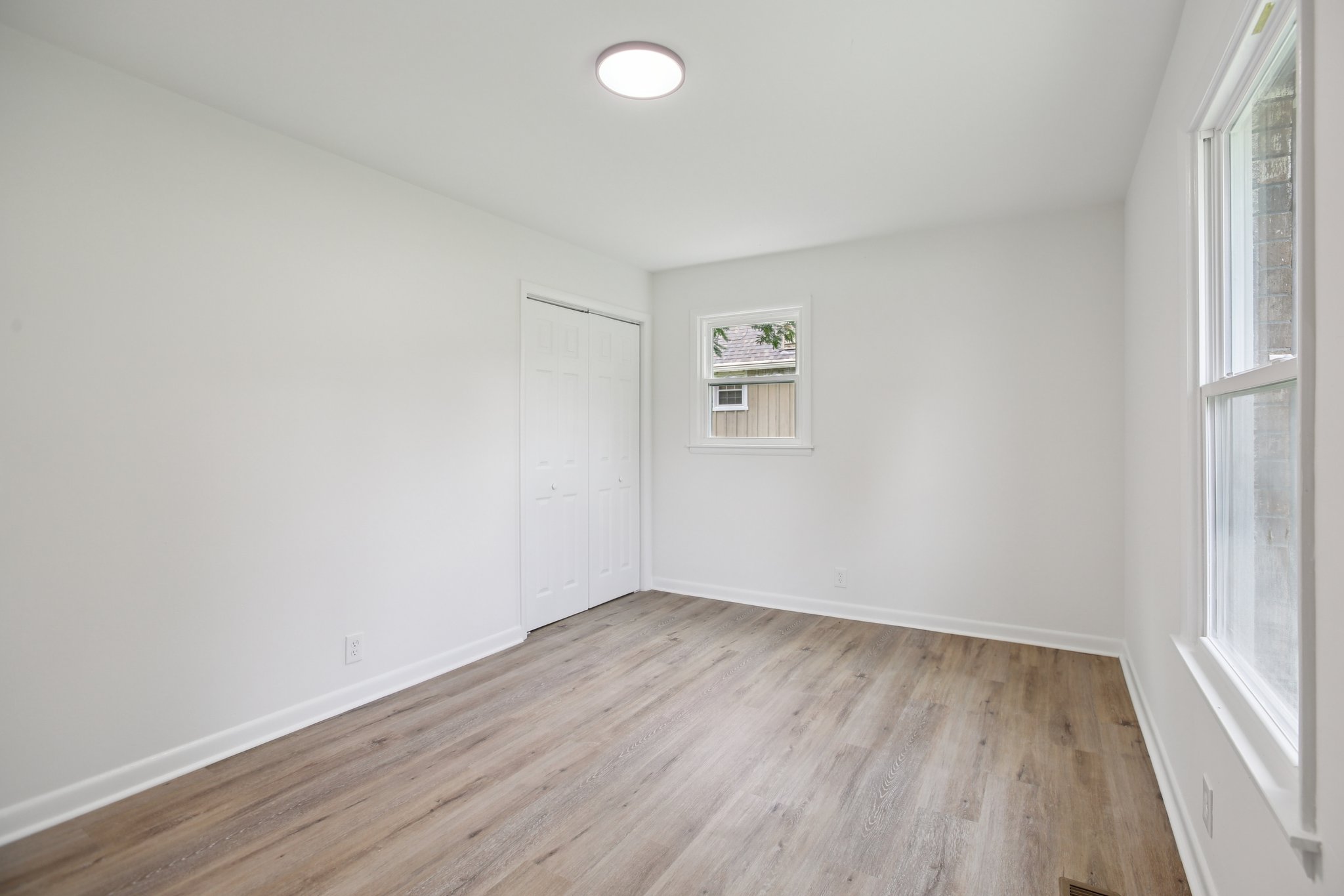 Lake Point Dr-S1907-039.jpg