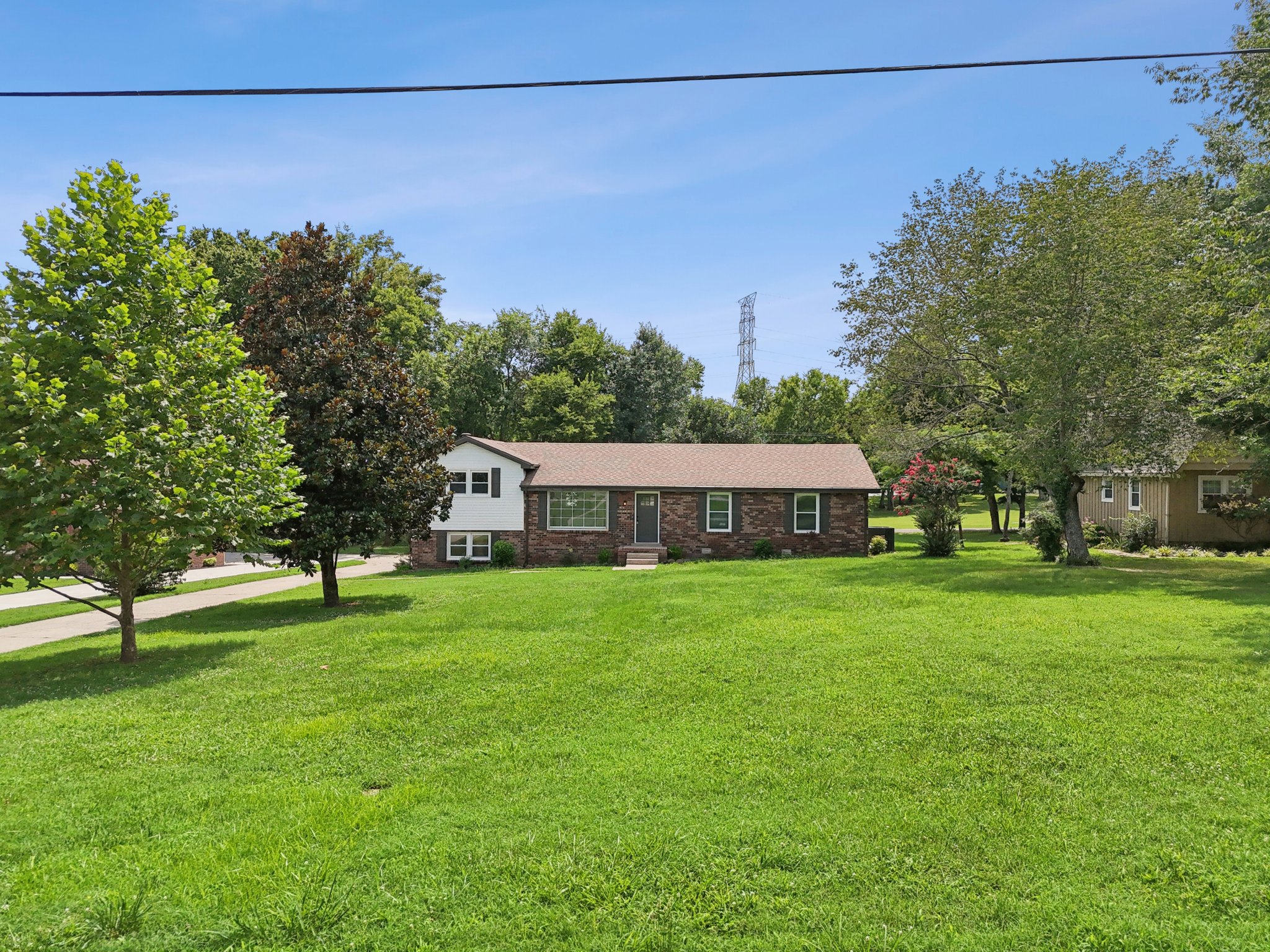 Lake Point Dr-S1907-066.jpg