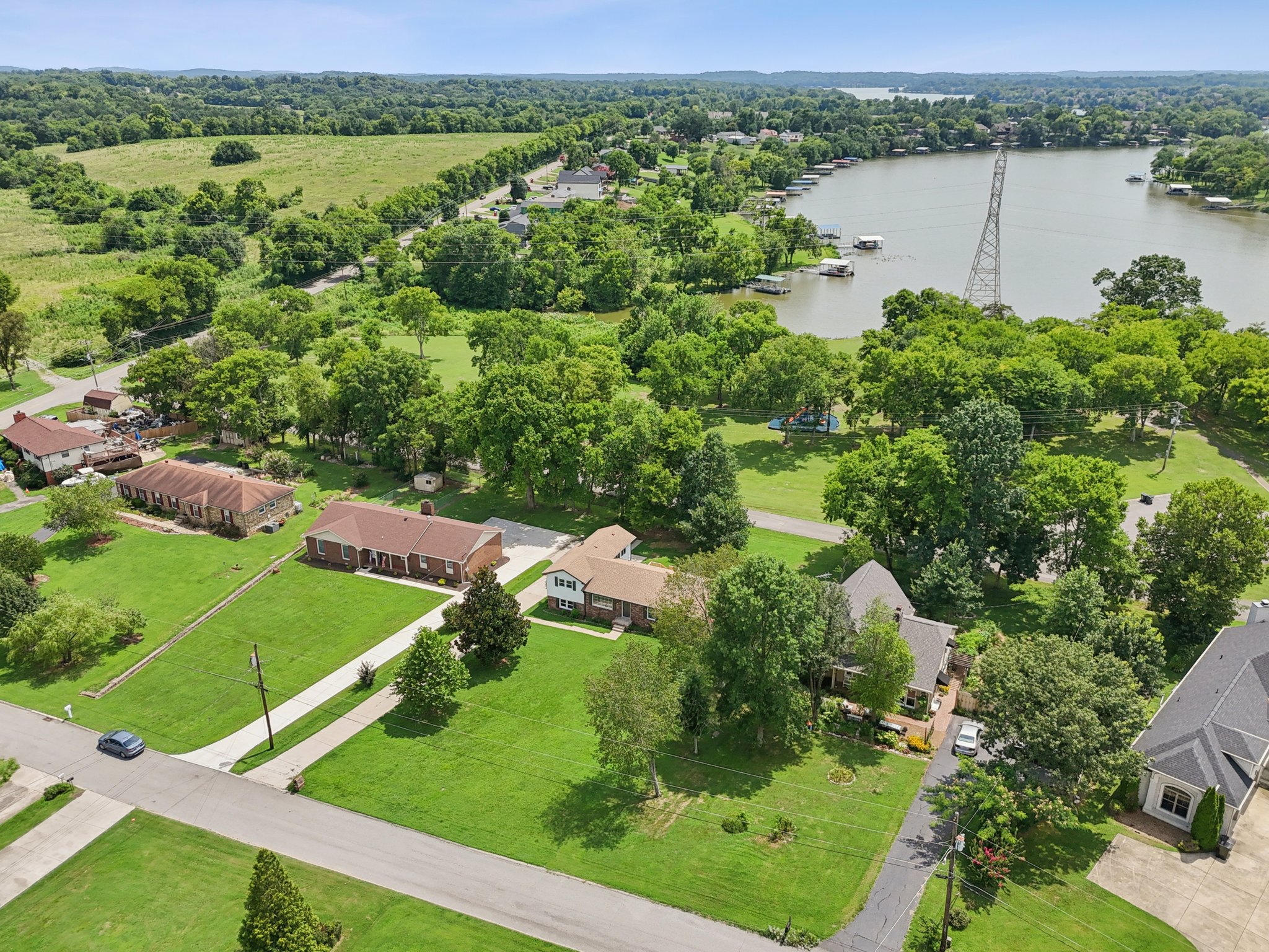 Lake Point Dr-S1907-072.jpg