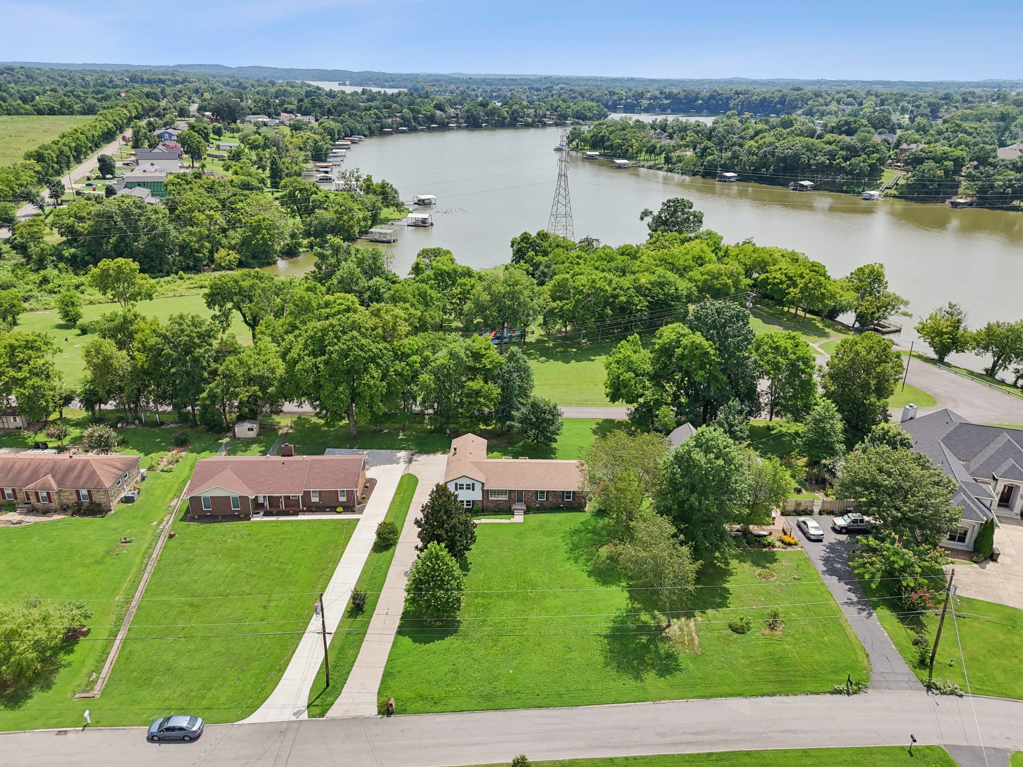 Lake Point Dr-S1907-073.jpg