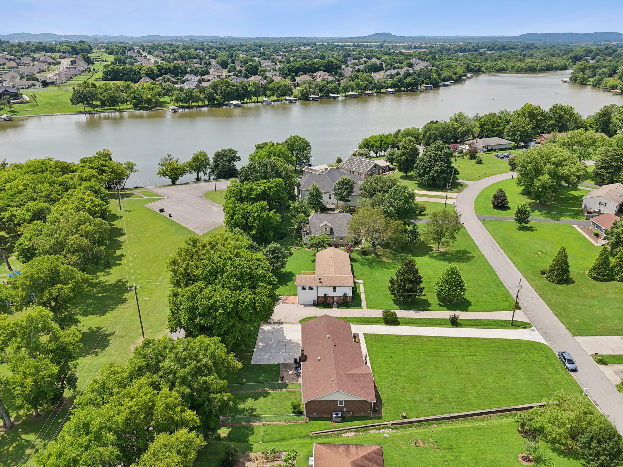 Lake Point Dr-S1907-076.jpg