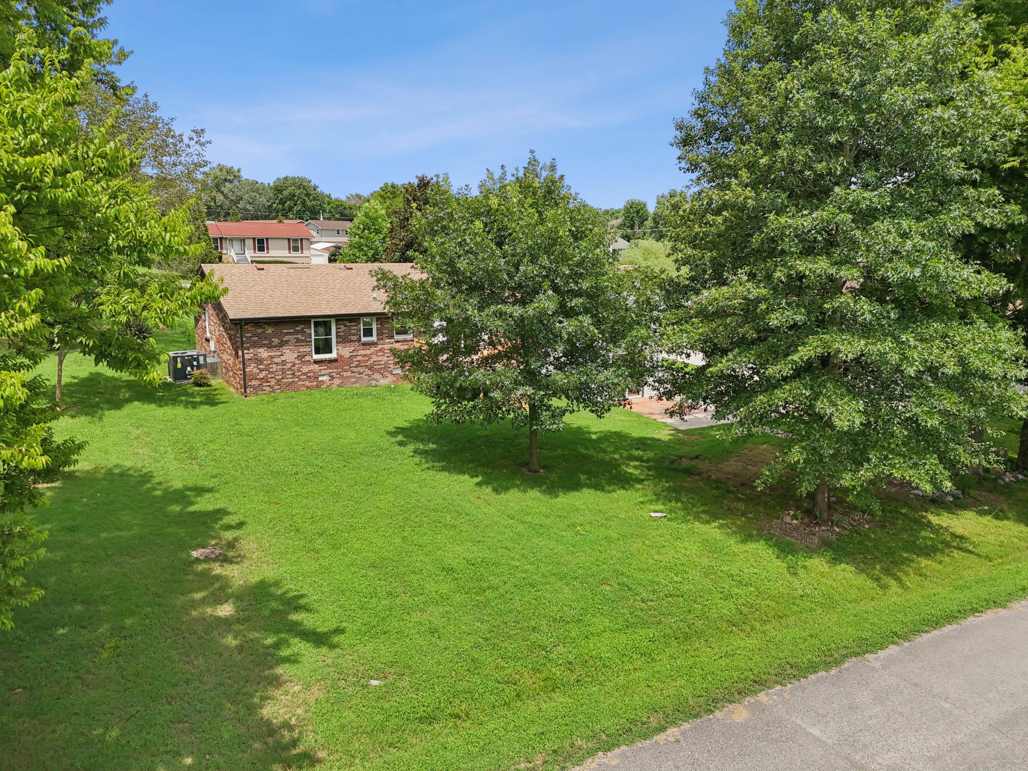 Lake Point Dr-S1907-088.jpg