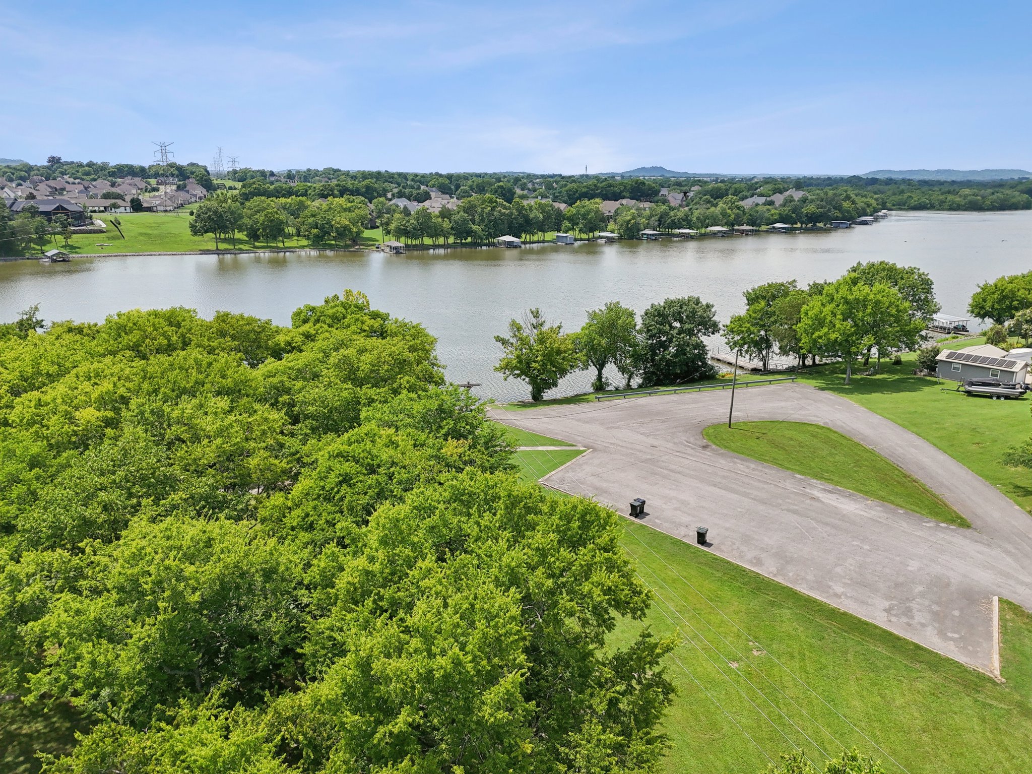 Lake Point Dr-S1907-090.jpg