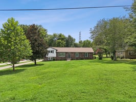 Lake Point Dr-S1907-066.jpg