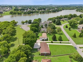 Lake Point Dr-S1907-076.jpg