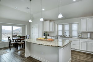 Kitchen/Eating Area/Breakfast Bar