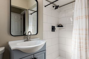 Full en-suite bathroom