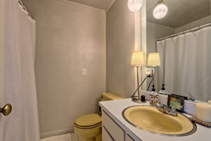 Full Bath on Main