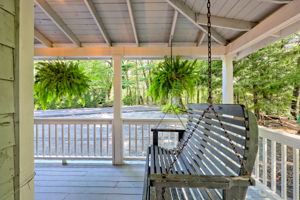 Side porch with qui