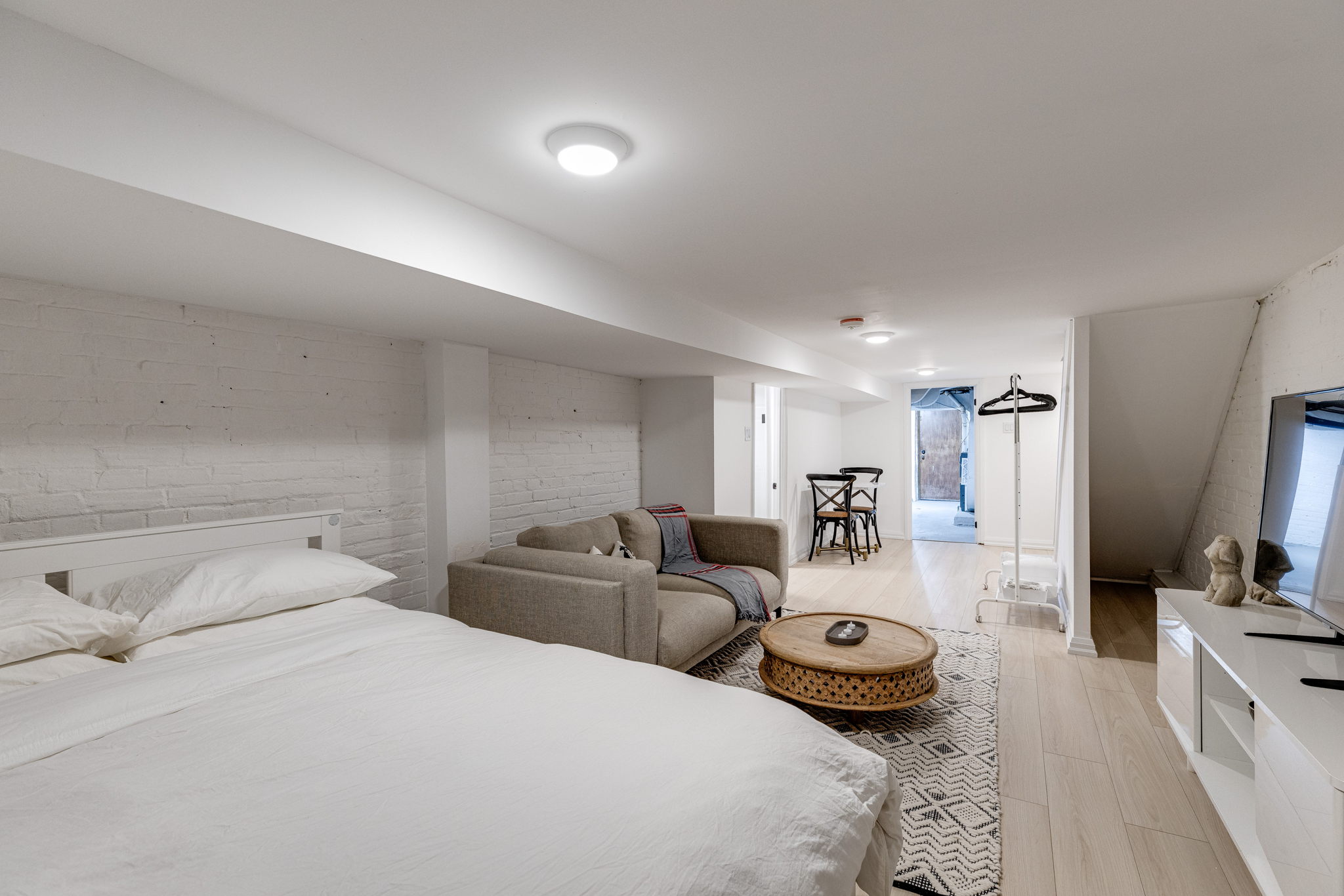 Toronto property showcase — delivered property photograph 35