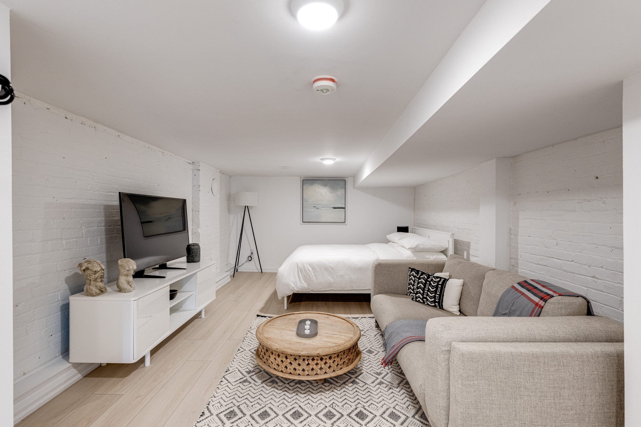 Toronto property showcase — delivered property photograph 33