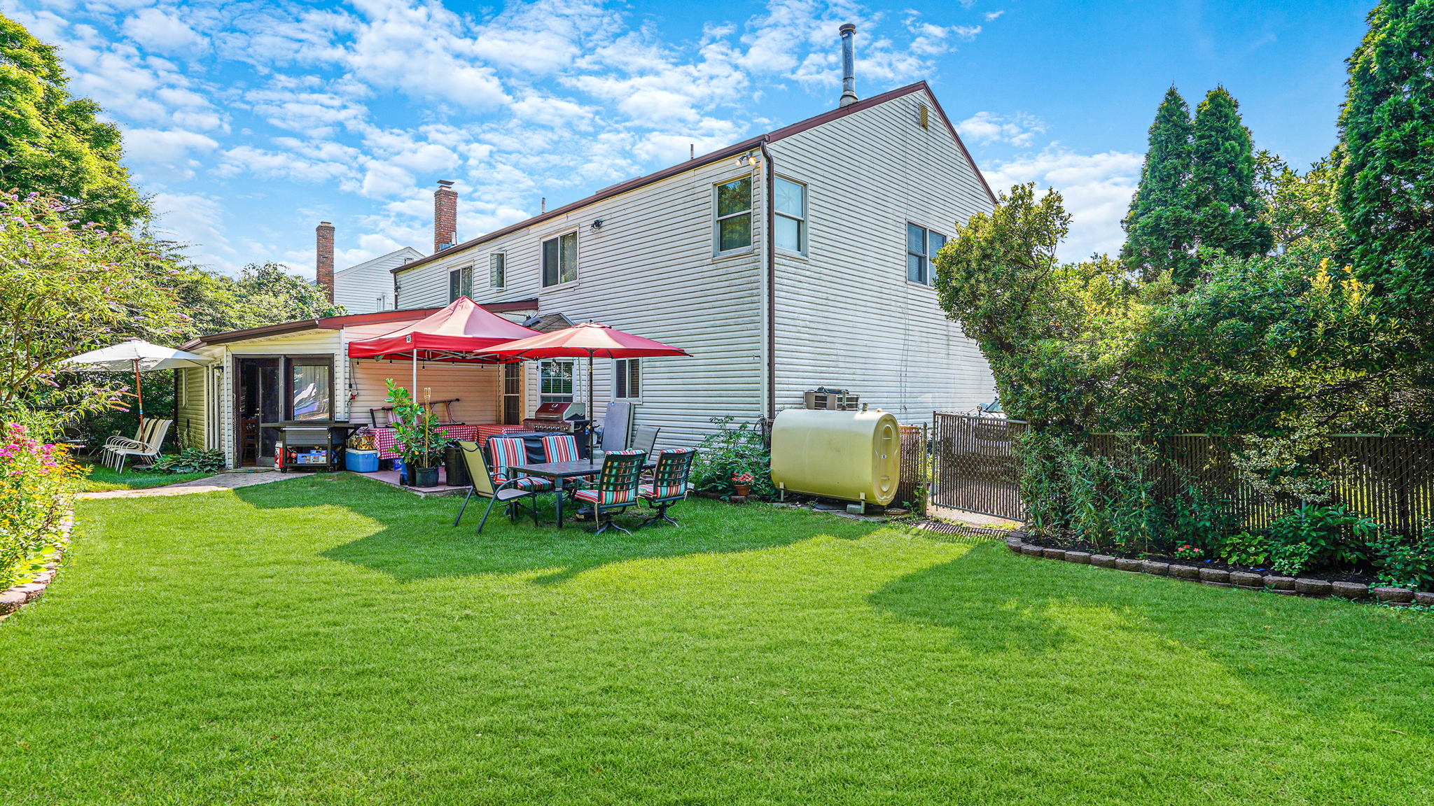 129 Springmeadow Dr, Holbrook, NY 11741, USA Photo 4