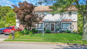 129 Springmeadow Dr, Holbrook, NY 11741, USA Photo 1