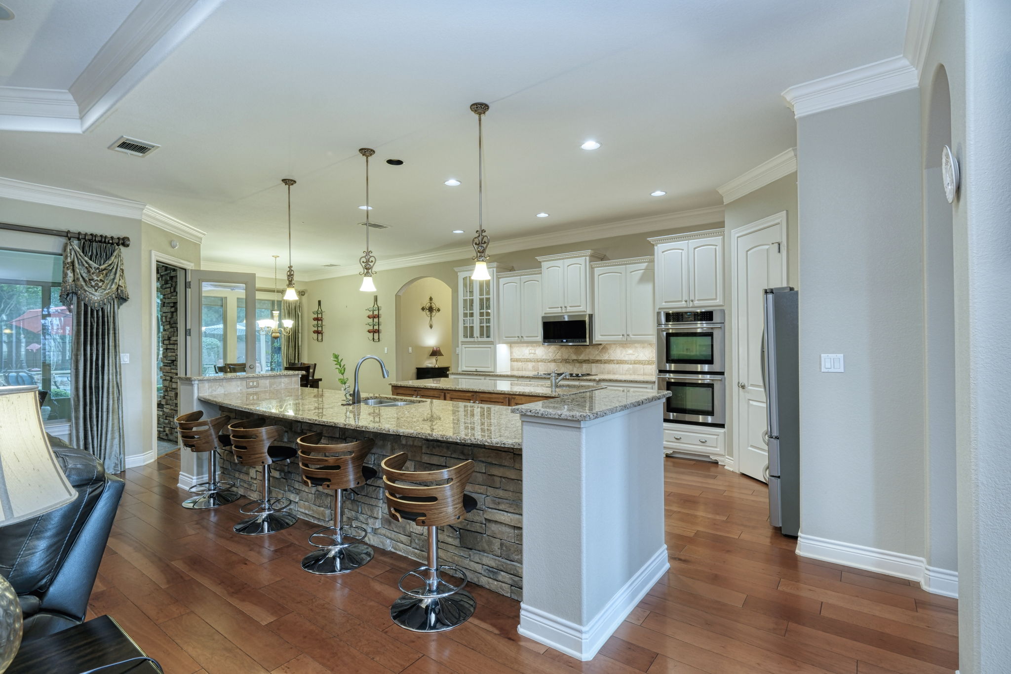 Kitchen/Breakfast Bar