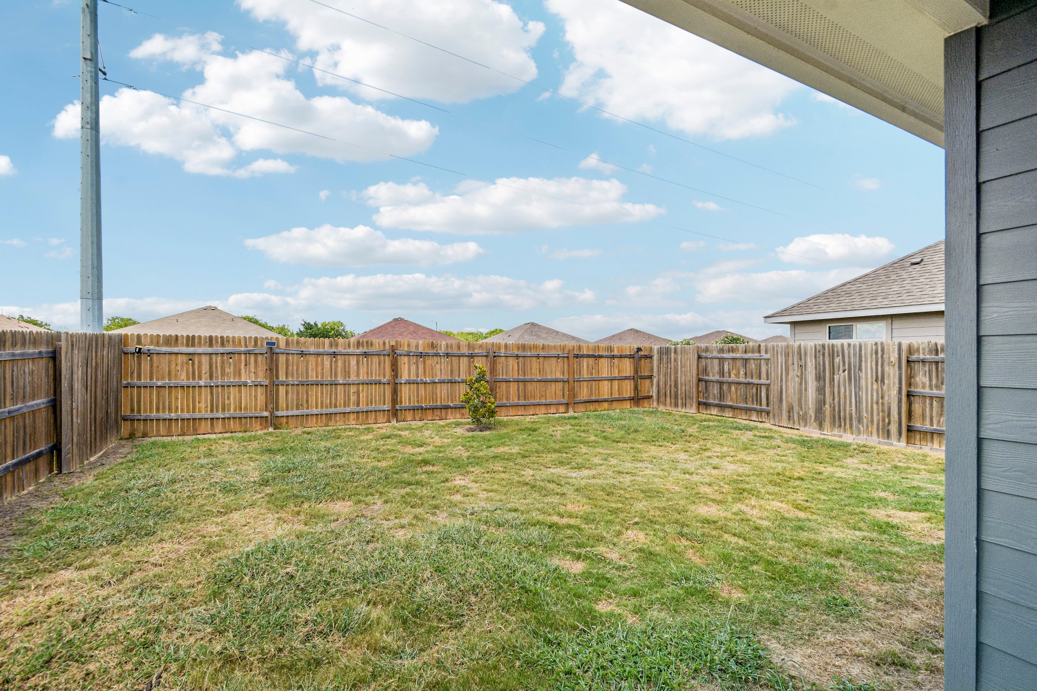Trailstone Dr-S0407-037.jpg