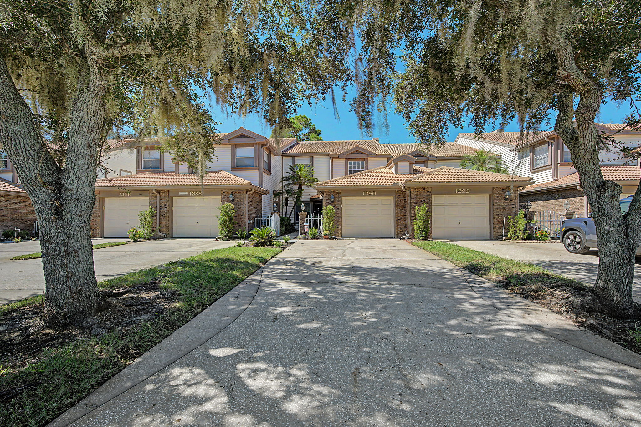 Front Exterior11
