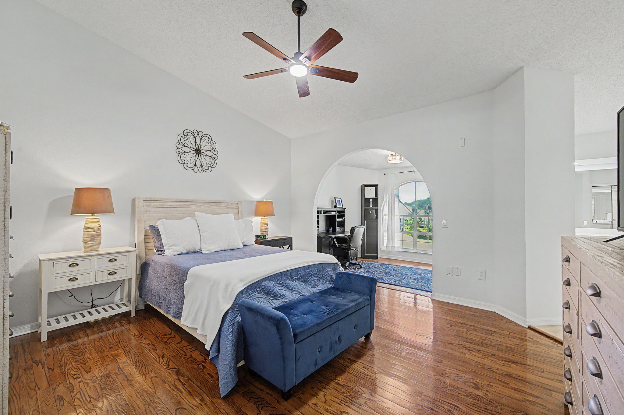 Upper Level Primary Bedroom1a