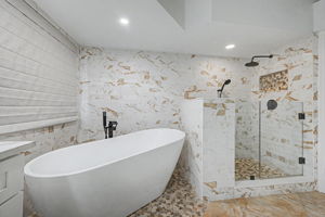 Upper Level Primary Bathroom1b