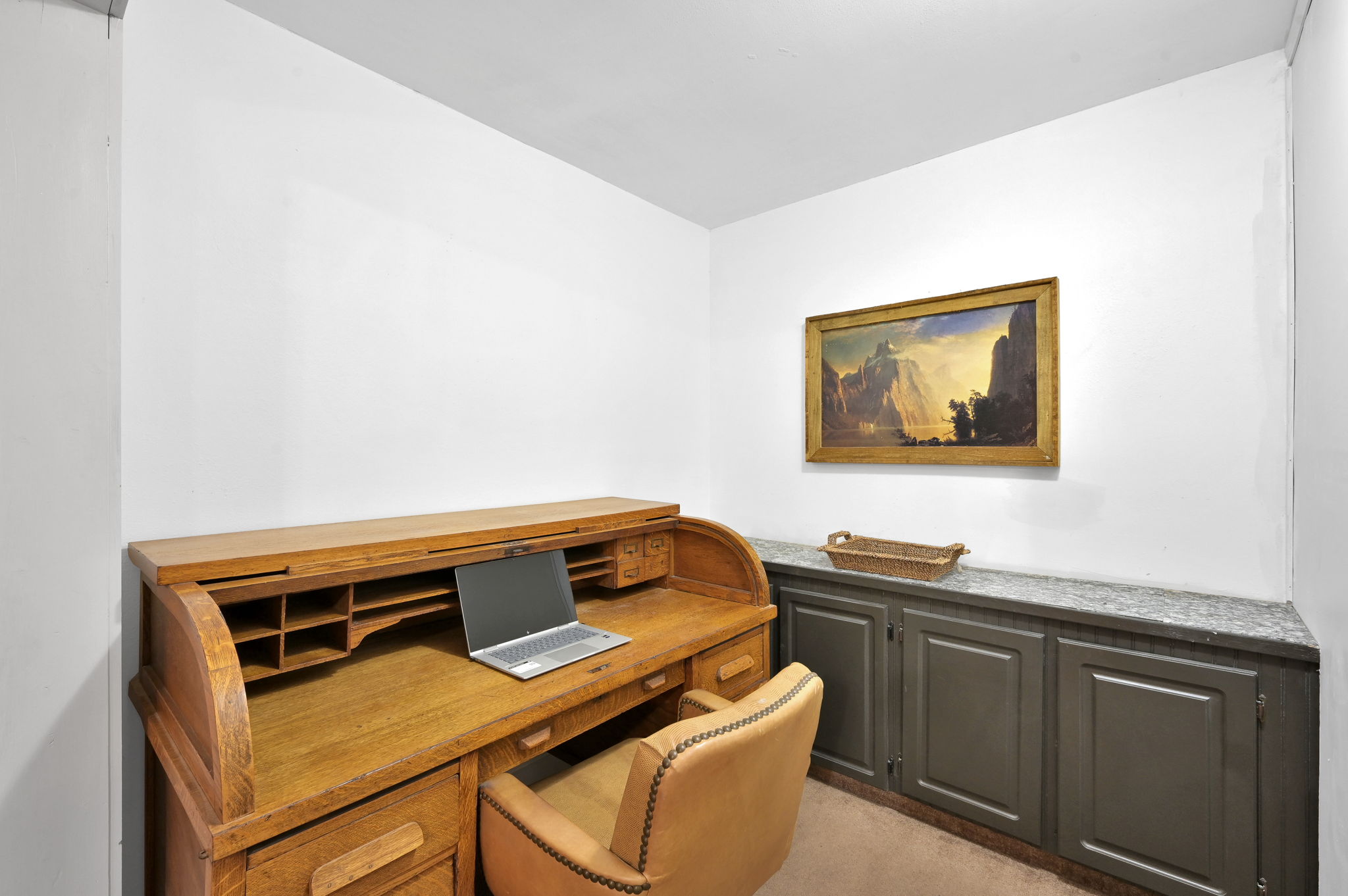 Great little in-home OFFICE SPACE / FLEX ROOM (w/ built-ins) located on the 2nd floor.