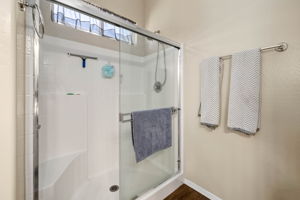 Primary Bathroom (3)