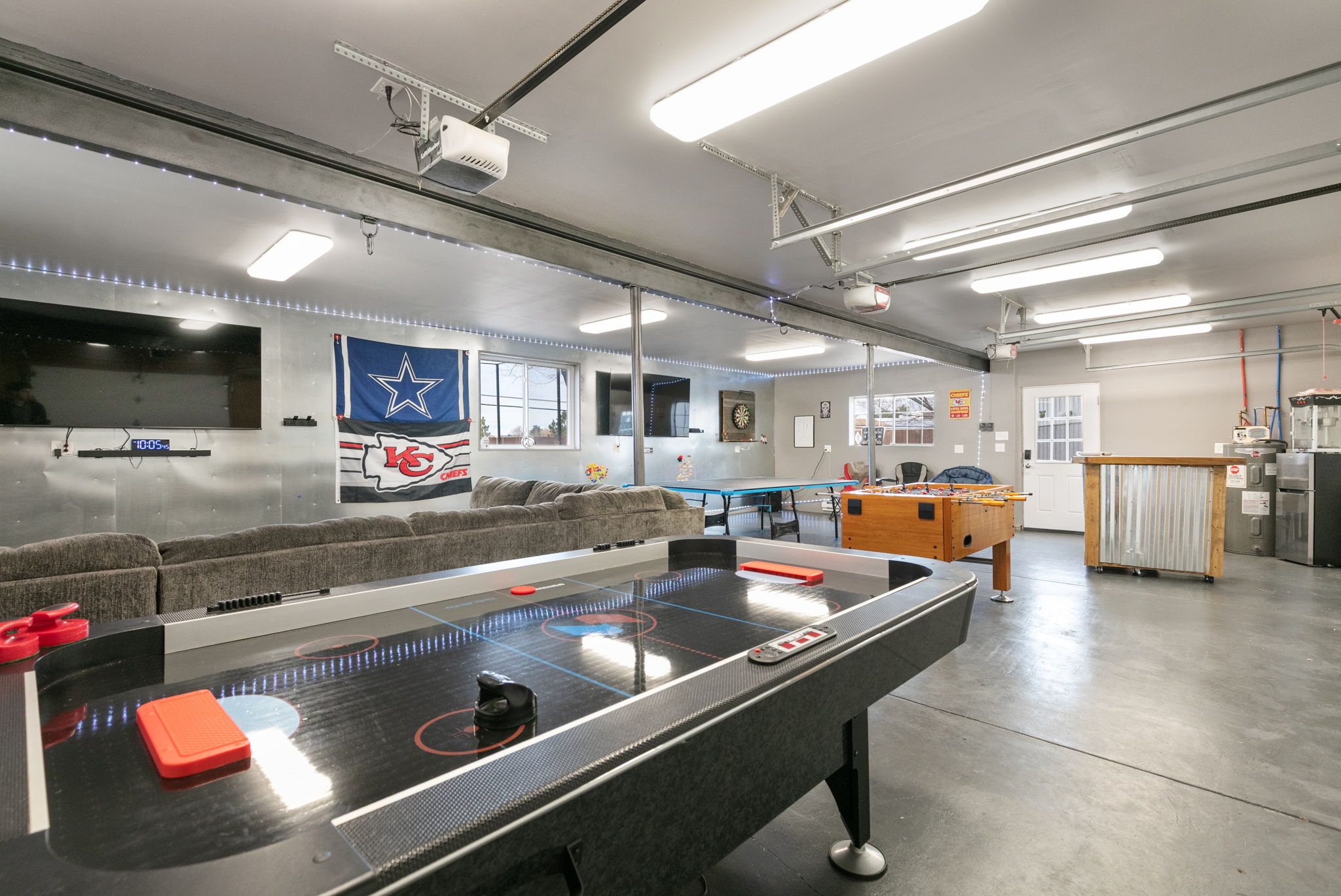 Garage/Game Room