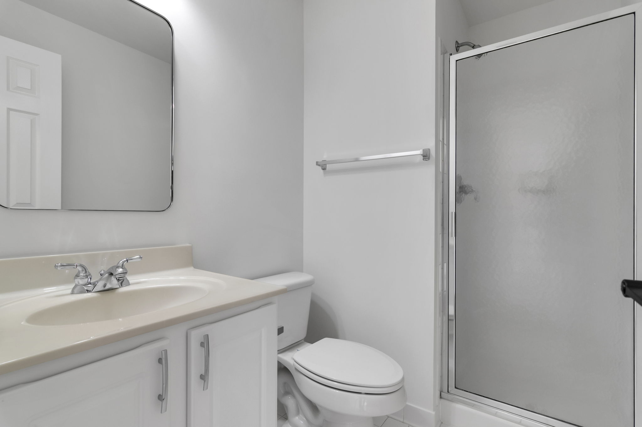 Lower-Level Full Bath