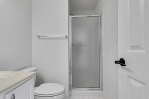 Lower-Level Full Bath