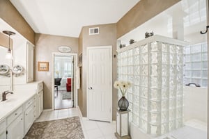 Lynn Haven St-S1504-025.jpg