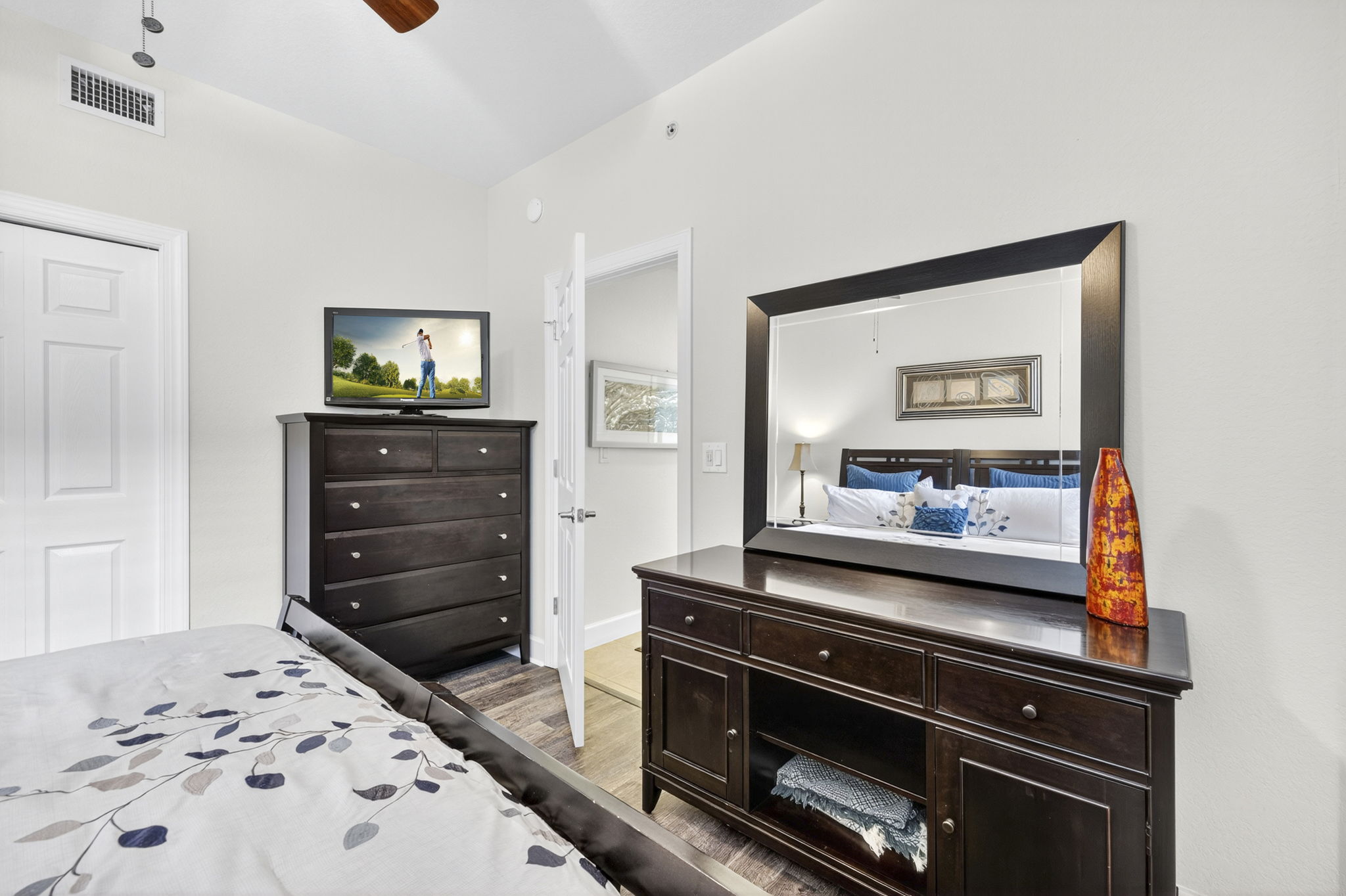 Guest Bedroom 1 - 2 of 2