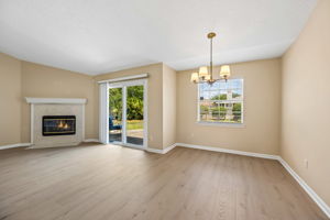 Breakfast Area/Living Room