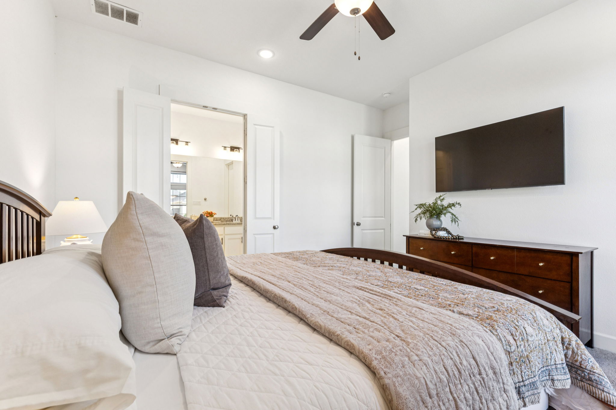 Downstairs Bedroom with Ensuite Bathroom and walk-in closet