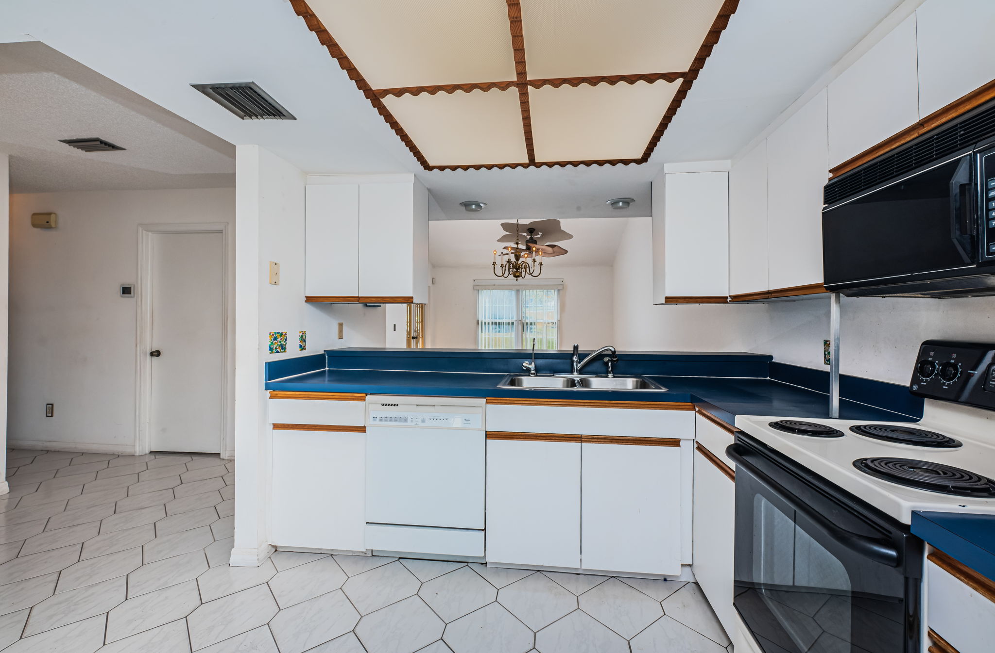 Kitchen 3-3